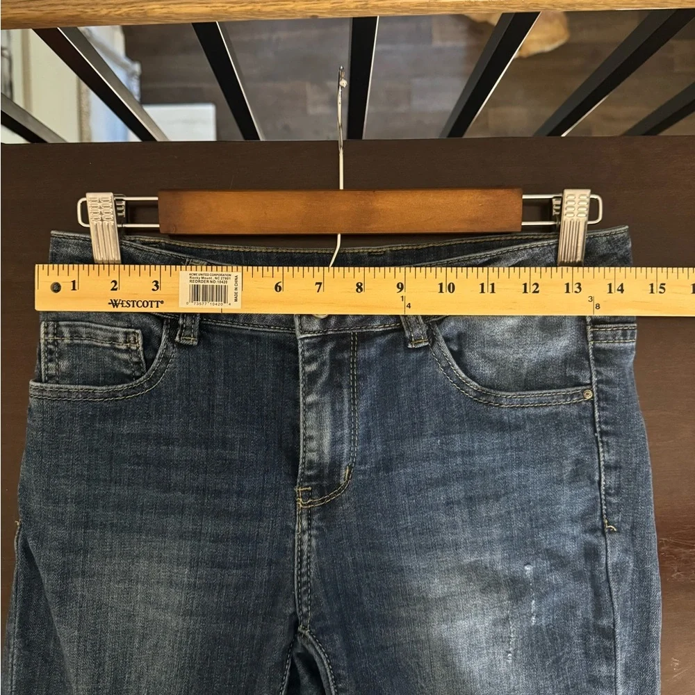 Midrise Q2 distressed ankle distressed jeans size Medium - Picture 7 of 9